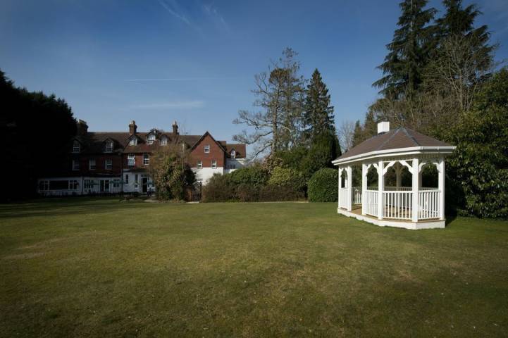 Moorhill House Hotel, Guest Accommodation in Hampshire
