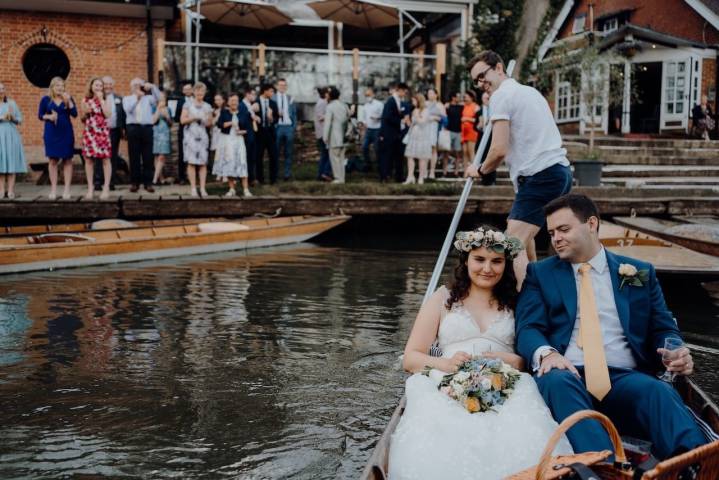A bride and Groom on a punt at Cherwell Boat House