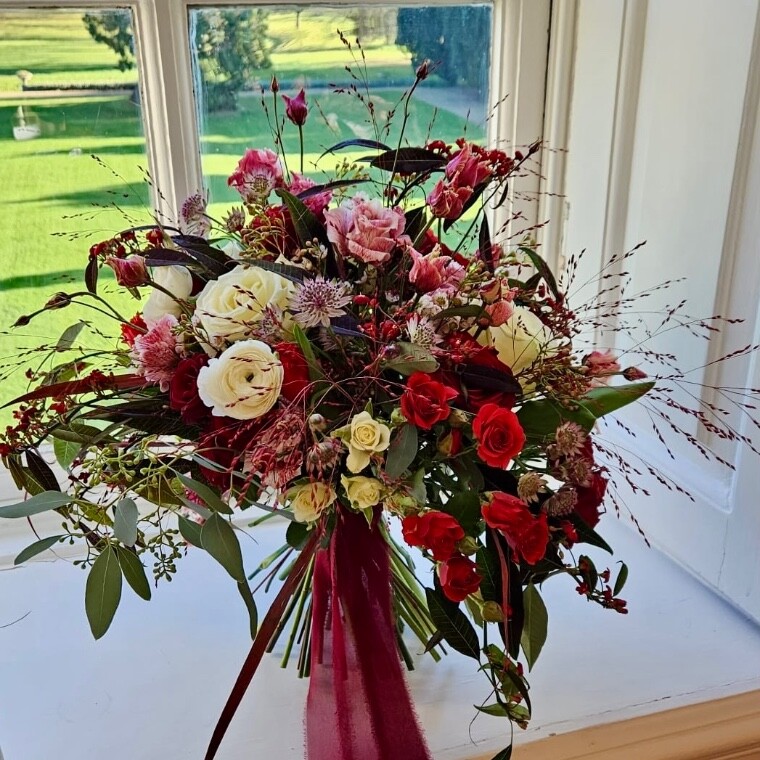 Wild and beautiful wedding flowers 