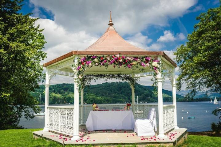 Storrs Hall Hotel Outdoor Ceremony License