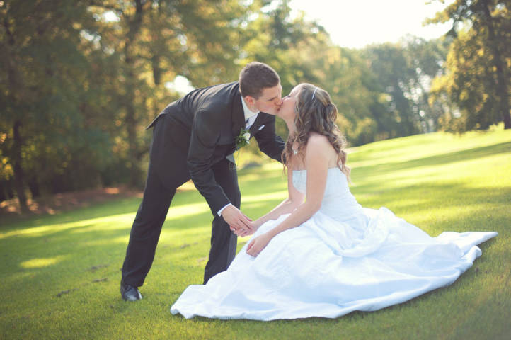 Bride and Groom at Sand Martins Golf Club, Venues in Berkshire