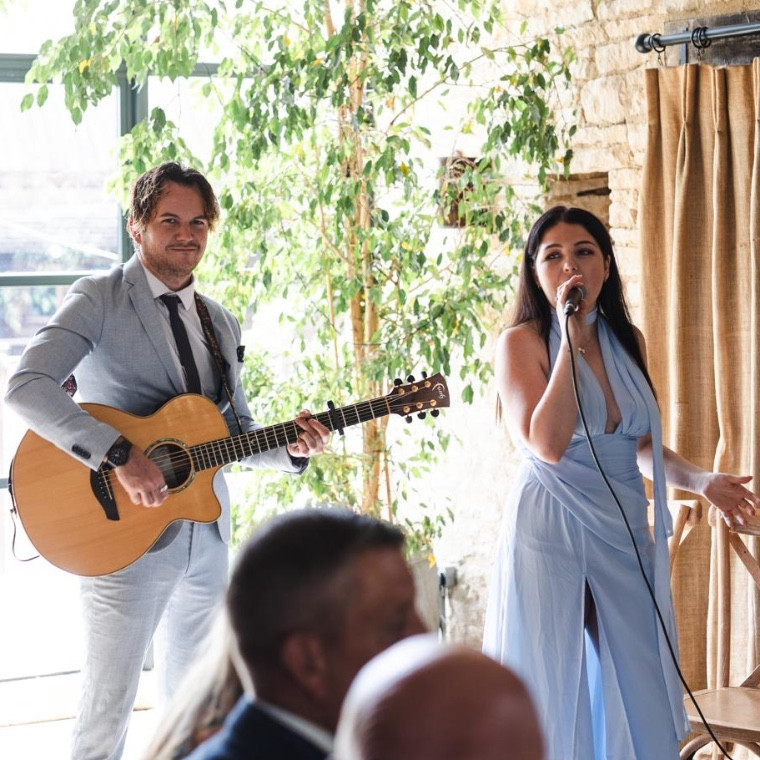 Acoustic duo 