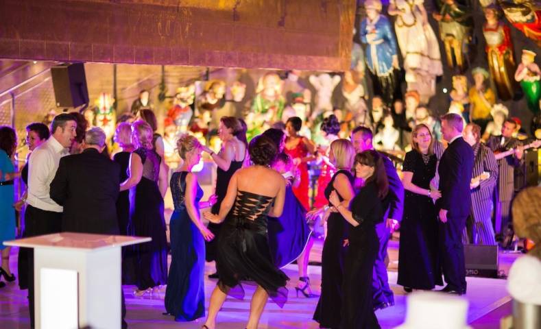 Cutty Sark, dry berth, dancing guests