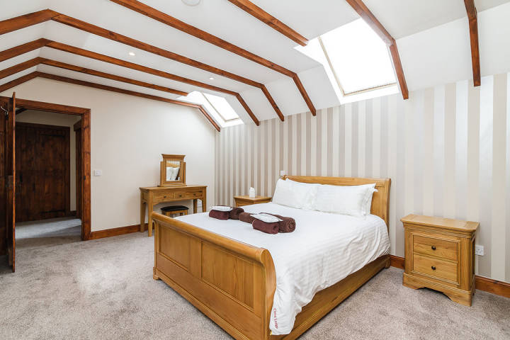 Luxury Old Mill Lodge bedroom at Glen Clova
