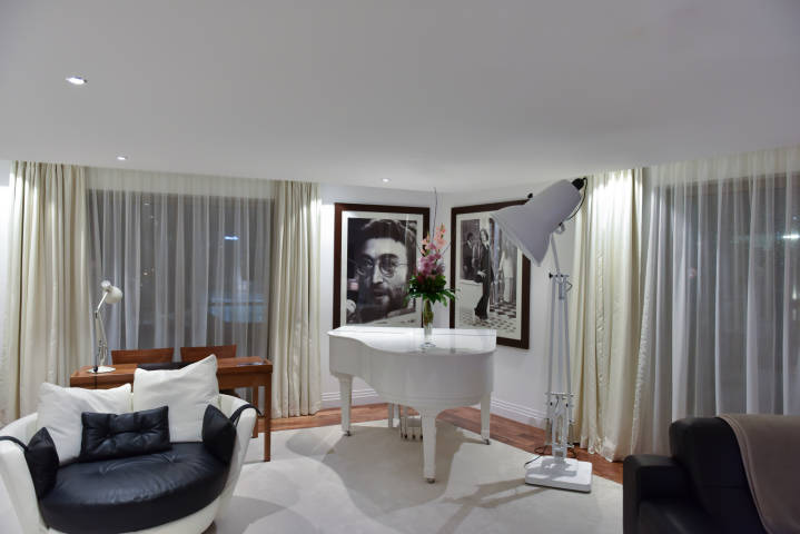 Hard Days Night Hotel, John Lennon Suite