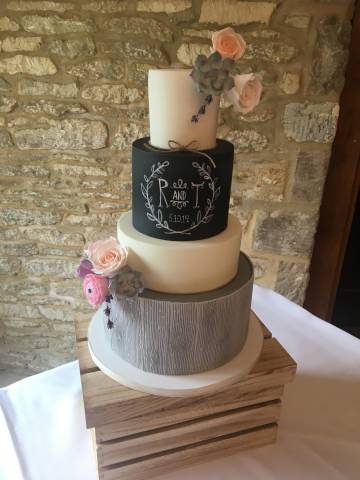 Hayley's Cake Studio, Oxfordshire Wedding Cakes