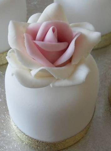 Karen Liddle Cakes Cakes and Sweet Treats in Oxfordshire
