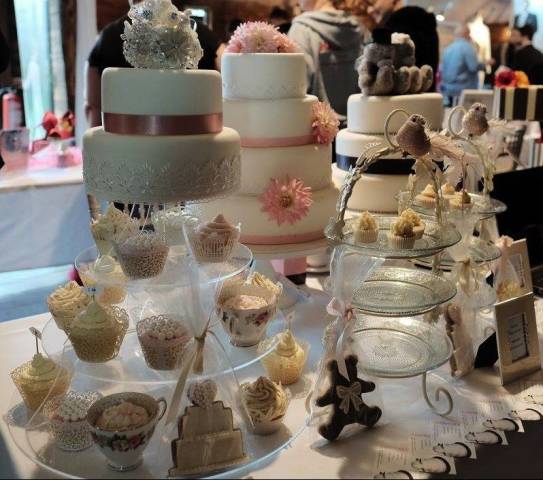 Karen Liddle Cakes,Cakes & Fountains in Oxfordshire