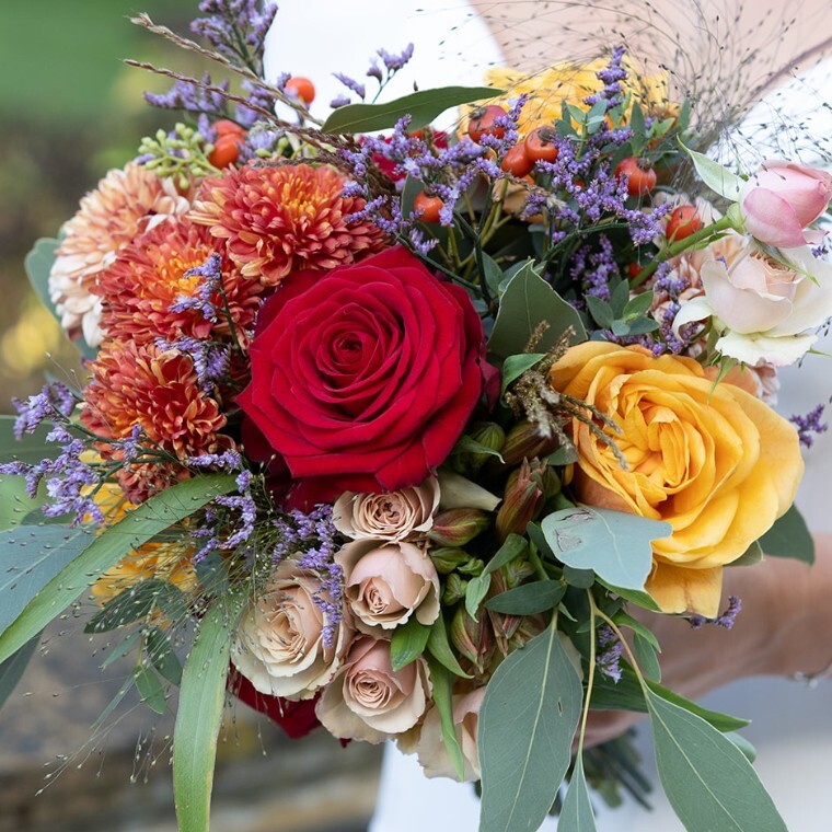 Stunning bridal bouquet in autumnal colours