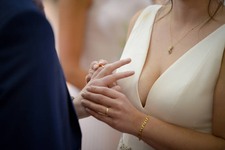 Stone Photos Wedding Photographer in Berkshire, Buckinghamshire, Surrey, Bride, Relaxed, natural, candid, Groom, Love, Couple, Portraits, rings, church
