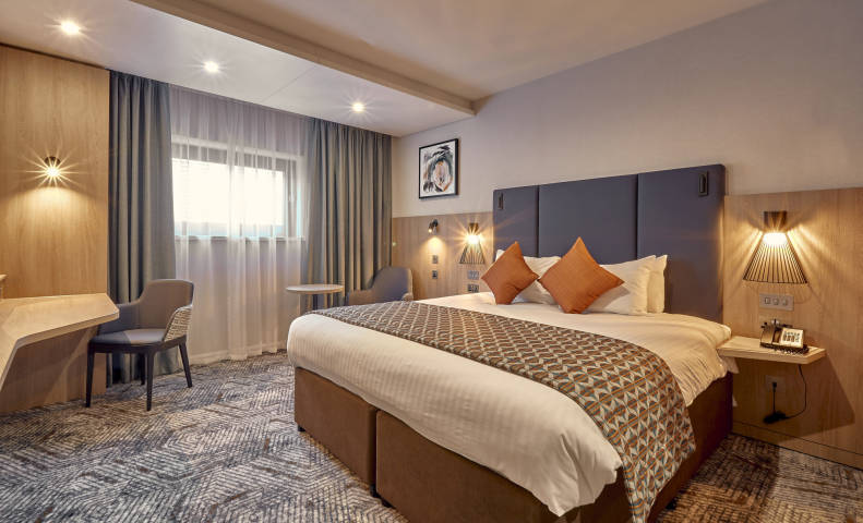 Emperor Room, Guest Accommodation in Berkshire