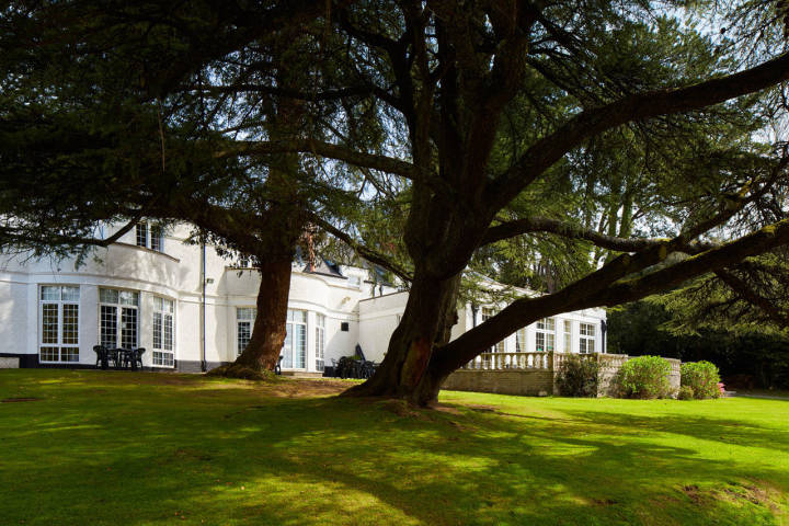 Manor Parc Hotel , Venues in Cardiff, hotel grounds