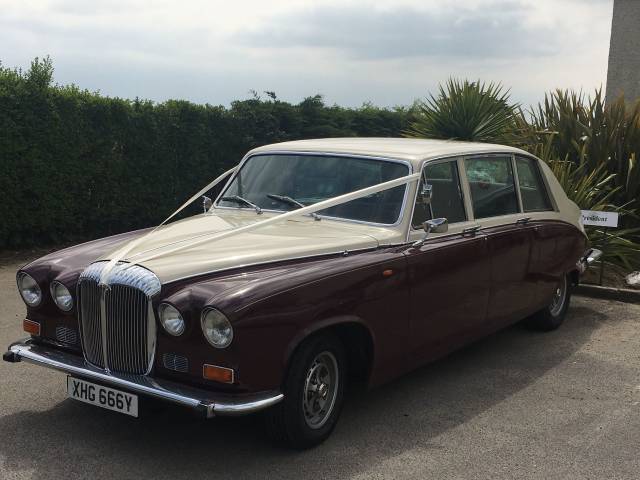 Luxury and Classic Wedding Cars,Cars & Horse Drawn Carriages in Essex