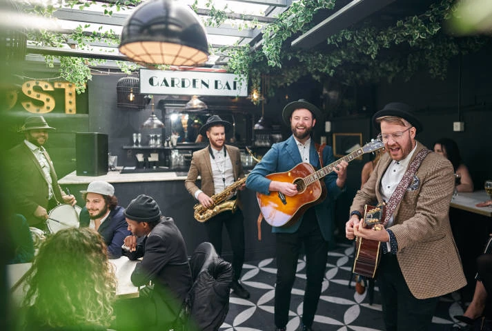 Outdoor roaming performance