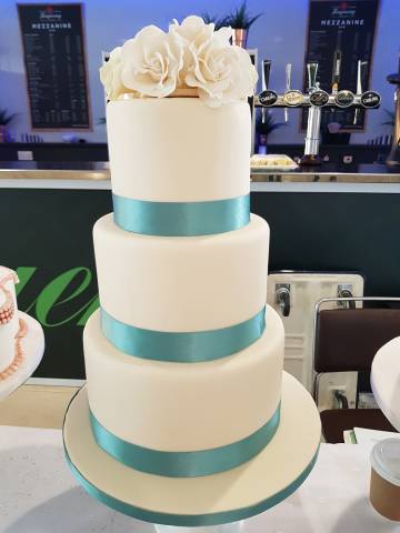 Lake Thomas Cakes Cakes and Sweet Treats in South London