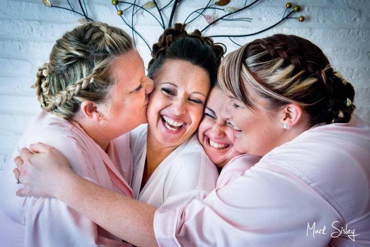The Close bond between the bride & her bridesmaids