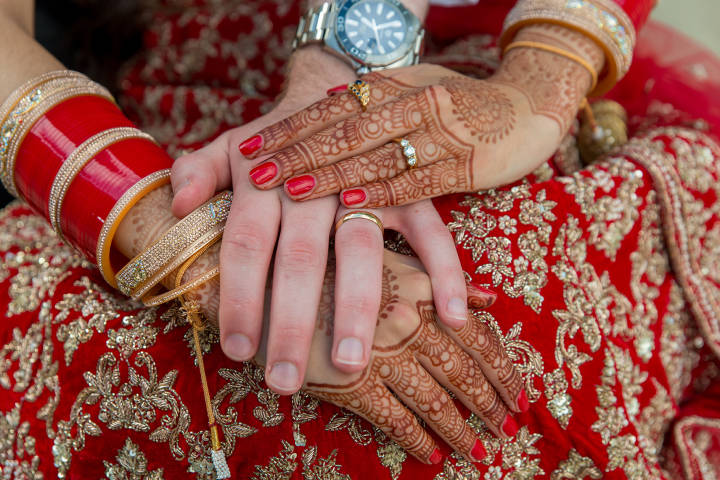 Stone Photos Wedding Photographer in Berkshire, Buckinghamshire, Surrey, Bride, Relaxed, natural, candid, Groom, Love, Couple, Portraits, Asian, Asian fusion, sari, henna