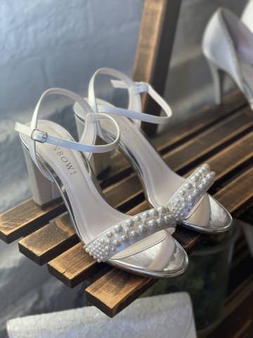 Queen Bee Bridal Bridal Wear in Berkshire