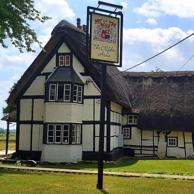 The Clifden Arms Worminghall, Countryside wedding venue