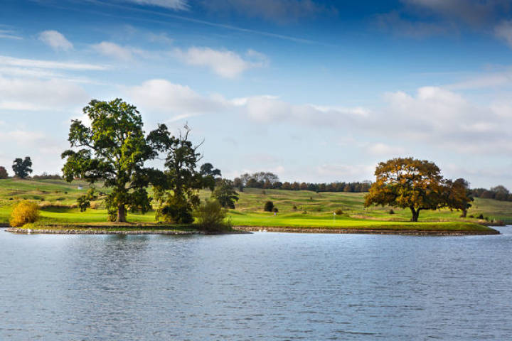 Lake at the Oxfordshire Golf Hotel
