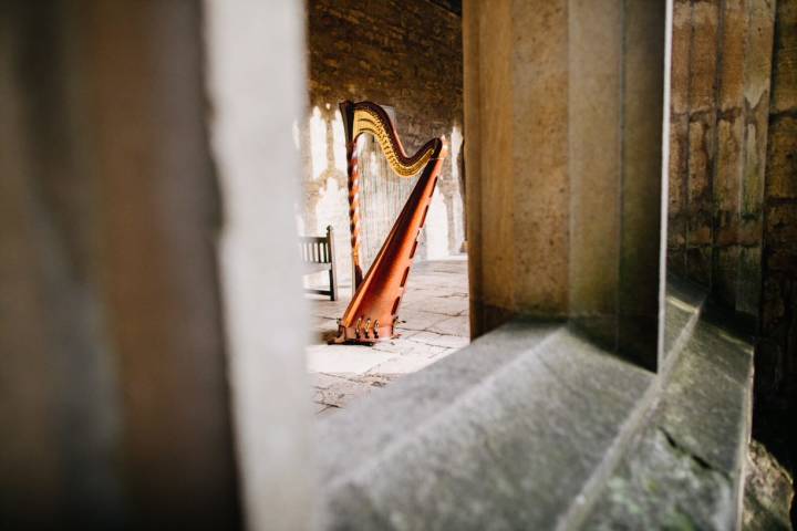 Harpist Jennifer Hill Music in Oxfordshire