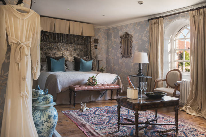 Bridal suite at Battel Hall at Leeds Castle,Venues in Kent