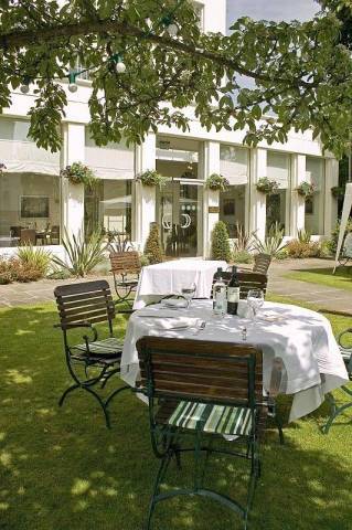 Queens Hotel, Venues in Gloucestershire