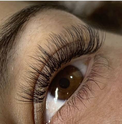 Eyelash extensions wedding prep