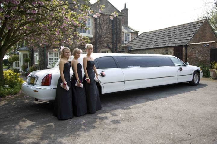 Cars and Horse Drawn Carriages in Lincolnshire    