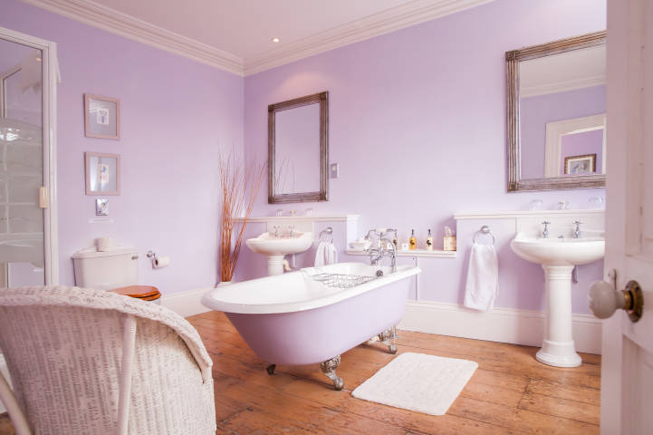 The Horn of Plenty, Bridal suite bathroom