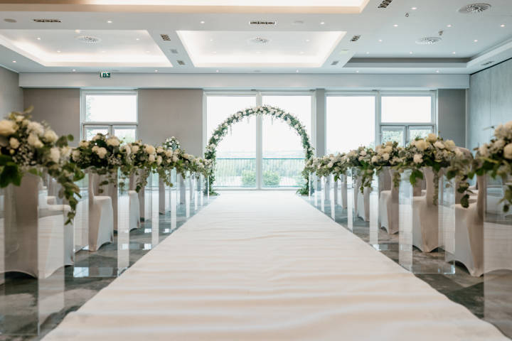 Crowne Plaza Marlow Winterlake Suite Wedding Aisle