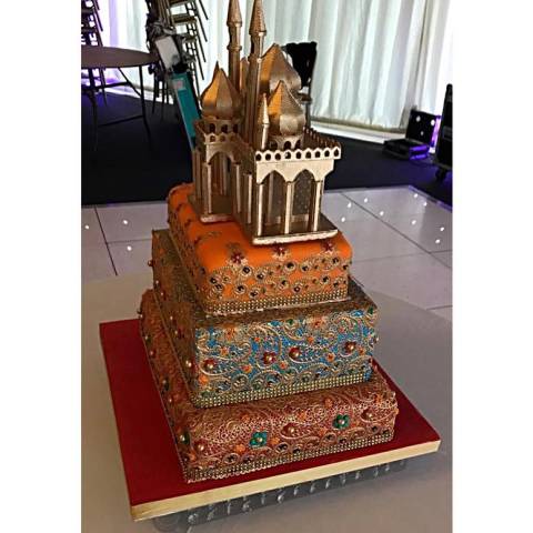 Wedding Cakes By Lisa Broughton Cakes and Sweet Treats in Surrey