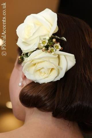 Bridal hair comb with fresh flowers - by Floral Accents.