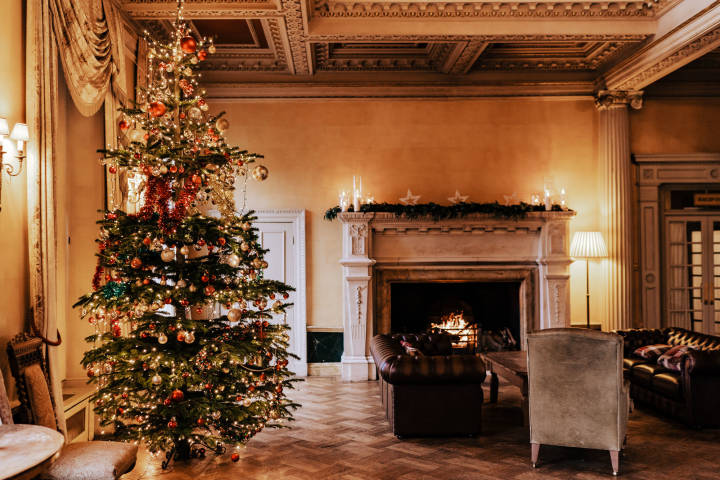 Festive Christmas wedding