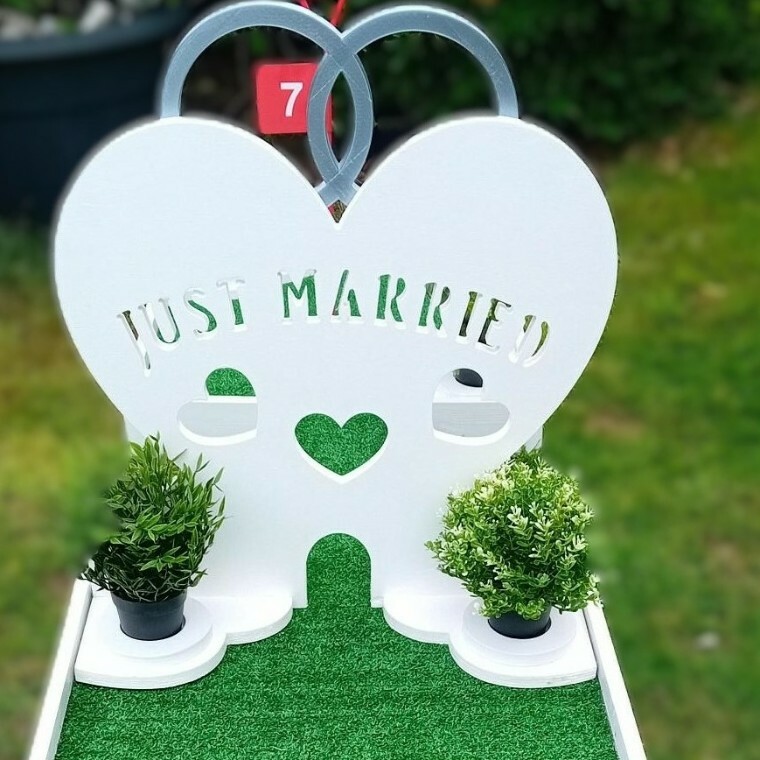 Just Married Love Heart Wedding Theme Mini Golf