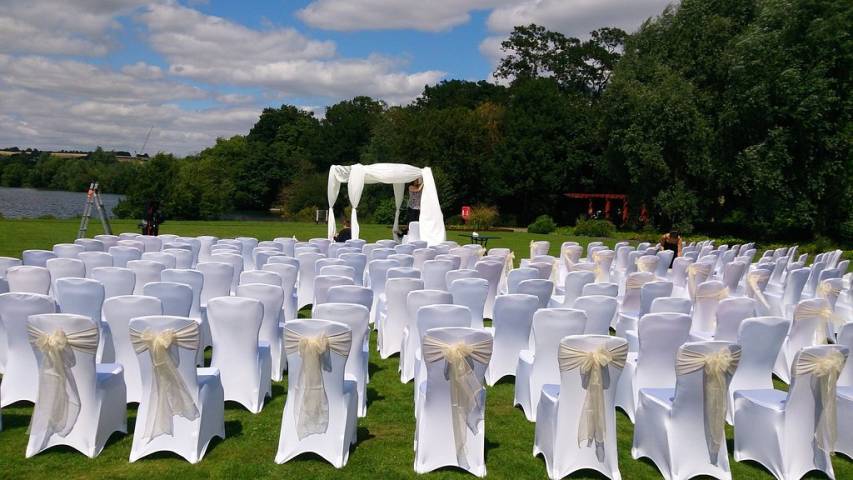 Crowne Plaza Marlow Outdoor Wedding