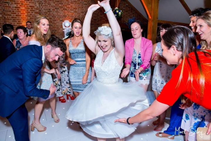 Buckinghamshire bride dancing the night away