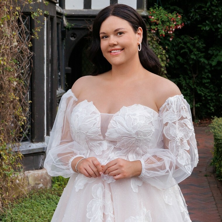 Plus size wedding dress for hire, purchase or re-order 