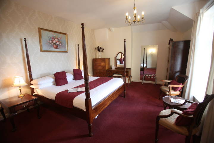 Cave Castle Hotel & Country Club, Boldero Suite Bridal Bedroom