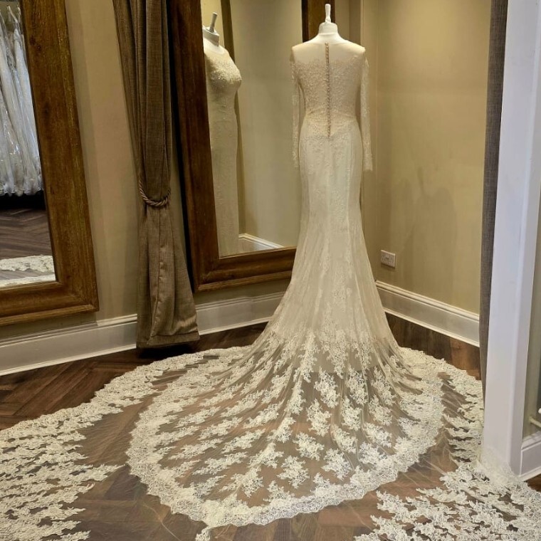 Ex-Sample, Pre-Loved & New Dresses