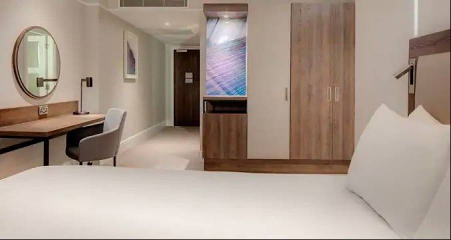 A room inside the Hilton Edinburgh Carlton Hotel