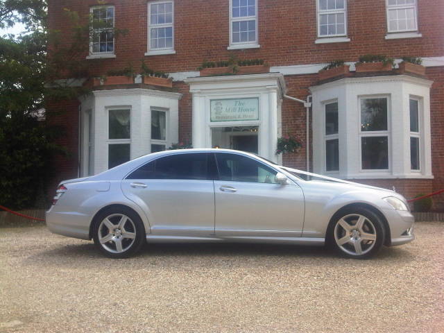 Cars and Horse Drawn Carriages in Berkshire