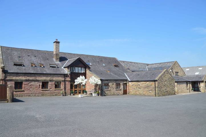 Beeston Manor,Venues in Lancashire