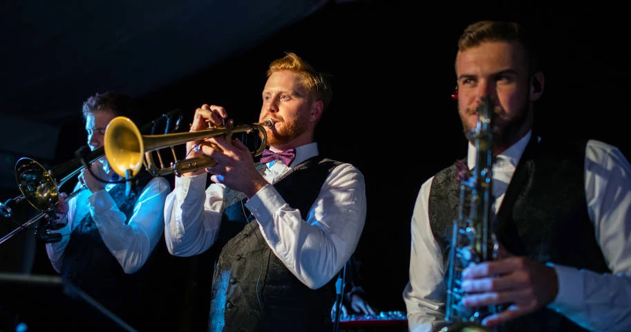 Exhilarating horn section