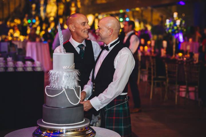 Cutty Sark, dry berth, couples cake cutting moment 