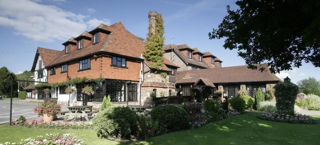 Looking for wedding guest accommodation Stirrups Country House Hotel, Venues in Berkshire