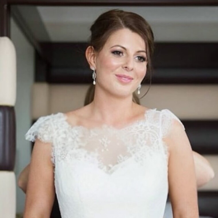 Soft glam bridal makeup by Laura Mary MUA, Berkshire wedding makeup artist