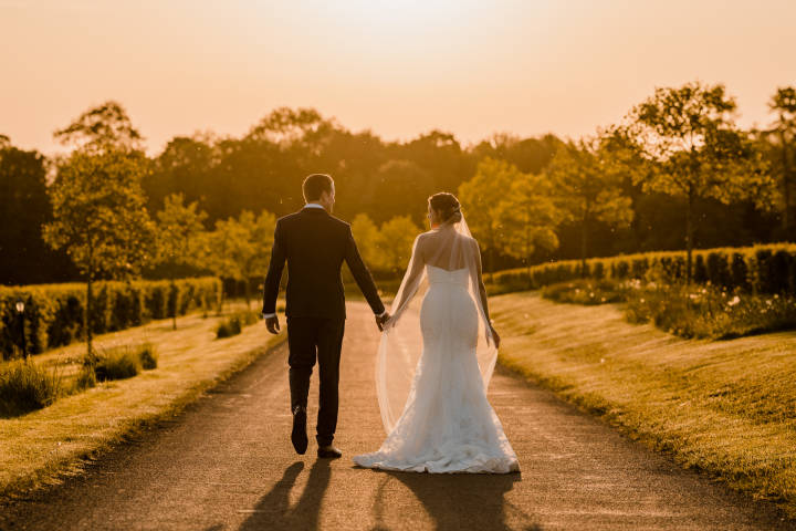 The Great Barn, barn wedding venue Oxfordshire - romantic driveway