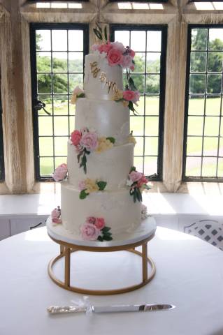Wedding Cakes By Lisa Broughton Cakes and Sweet Treats in Surrey