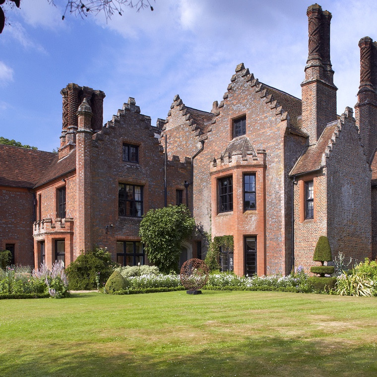 Chenies Manor House & Gardens - the perfect backdrop to the perfect wedding